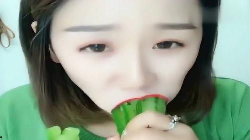 美女吃瓜声控,美女吃瓜声引发的独特味蕾体验