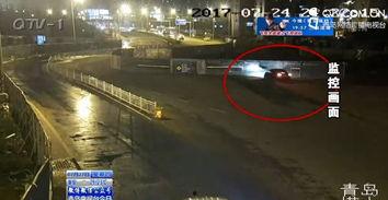 路人吃瓜被电瓶撞,惊险瞬间引关注